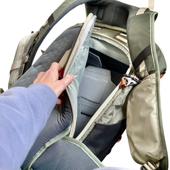 (NWOT) VSGO Pocket Ranger 35L Camera Backpack - Picture 8 of 10